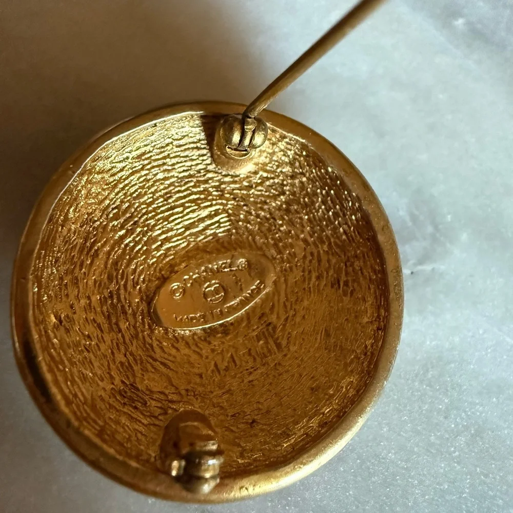 CHANEL Brooch - Picture 6 of 6